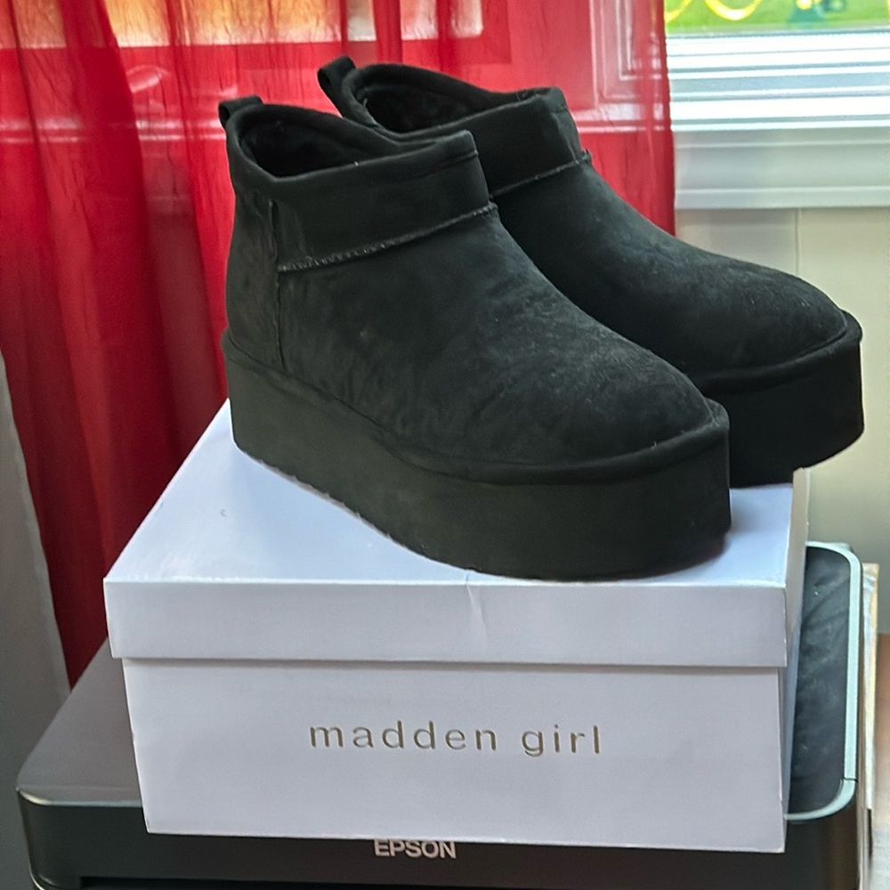 Madden Girl BRAND NEW black Booties
